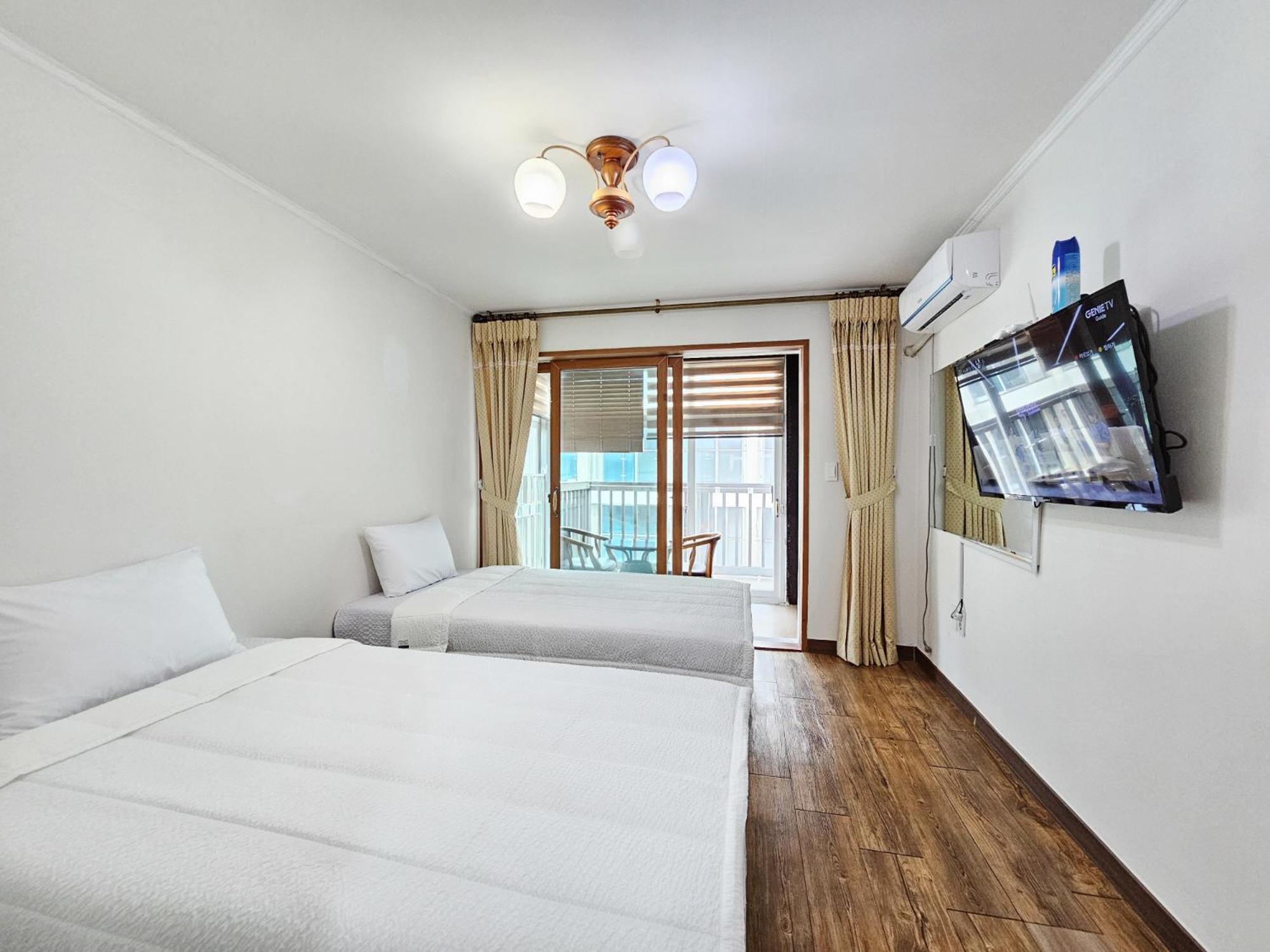 Seongsan Sunrise Pension ซอกวีโพ ภายนอก รูปภาพ